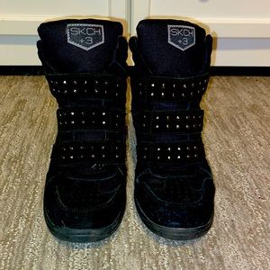 Women’s Hidden Heel W/ Studs Black SKCH+3